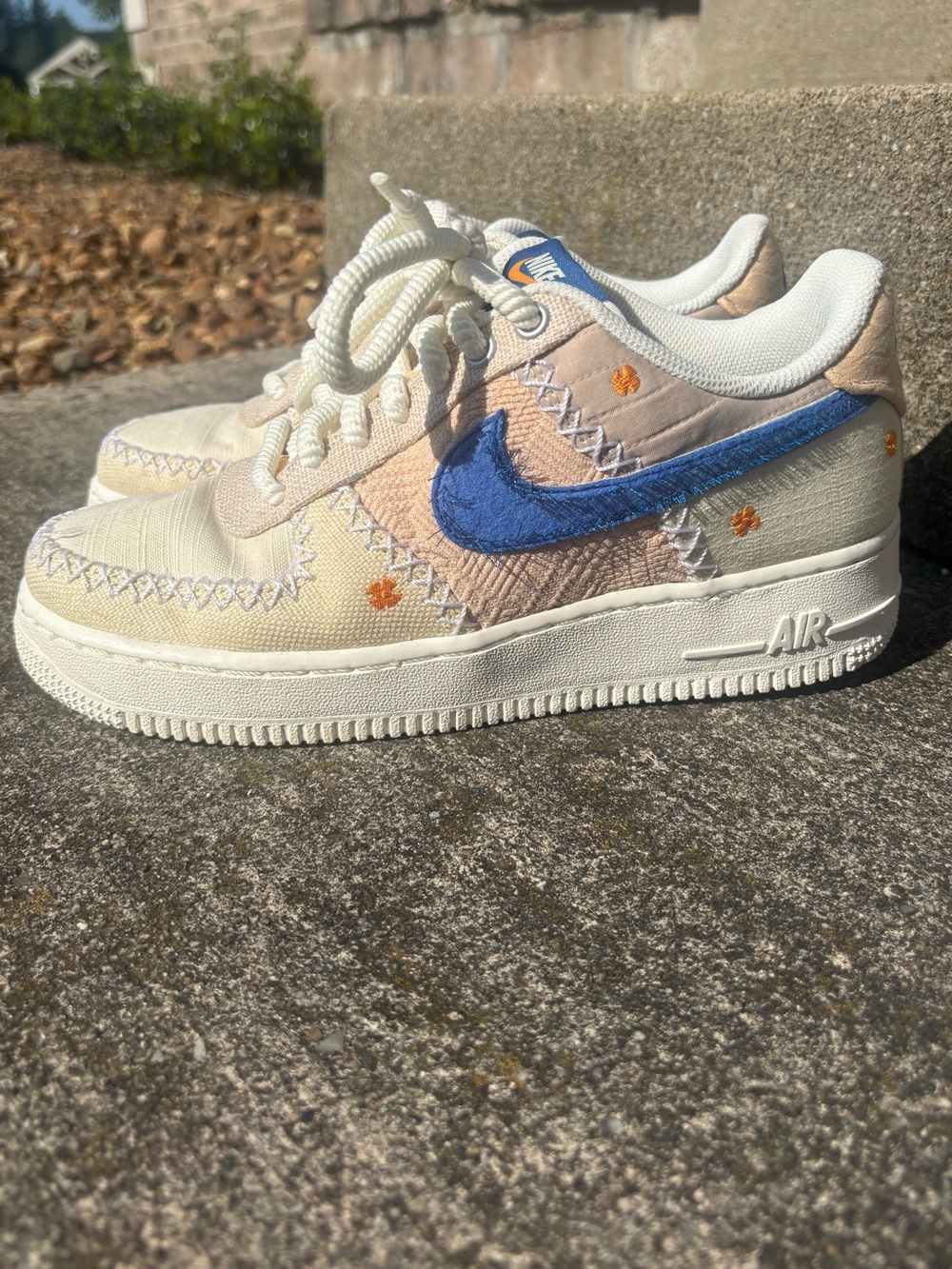Nike Low-Top Sneakers in Cream, Peach & Blue